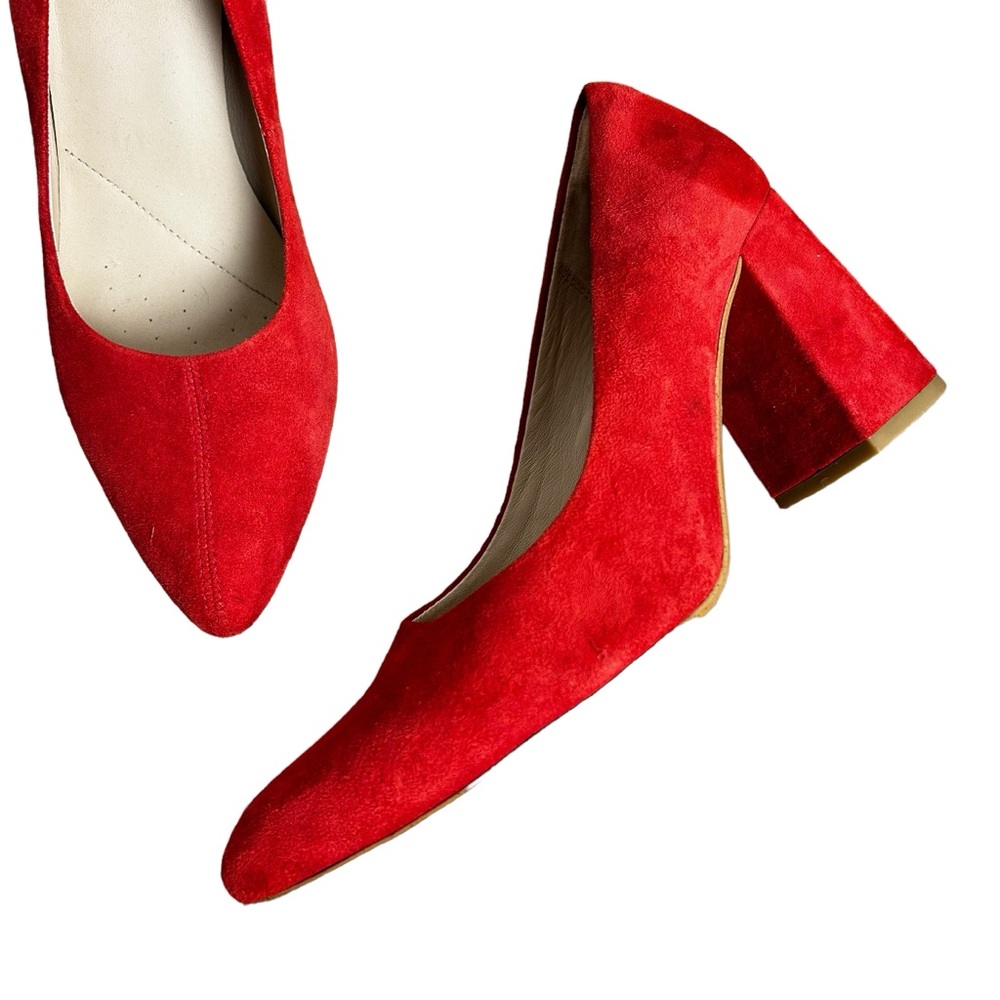 Clarks size 8.5 woman’s red suede block heel pumps EUC